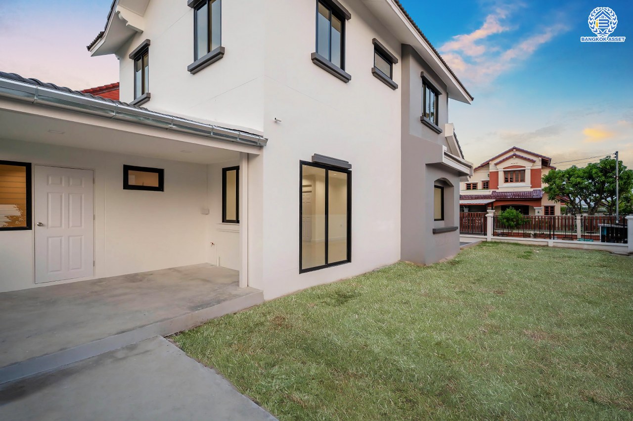 บ้านมือสองตกแต่งใหม่ คุณภาพแบรนด์ LH โครงการ ชลลดา บางบัวทอง เนื้อที่ 72 ตร.ว. ตกแต่งหรูหรา ฟังก์ชันจัดเต็ม 3 ห้องนอน 2 ห้องน้ำ 1 ห้องอเนกประสงค์ จอดรถได้ 1 คัน พร้อม Facilities ครบ! บนทำเลคุณภาพ เชื่อมต่อได้หลายเส้นทาง ใกล้เซ็นทรัลเวสต์เกต และรถไฟฟ้า "สถานีบางพลู"